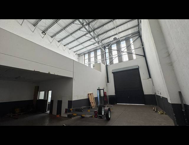 338M² WAREHOUSE TO LET IN LINBRO PARK
